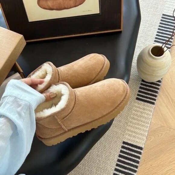 New Ugg Womens mini Snow boots - Picture 8 of 8